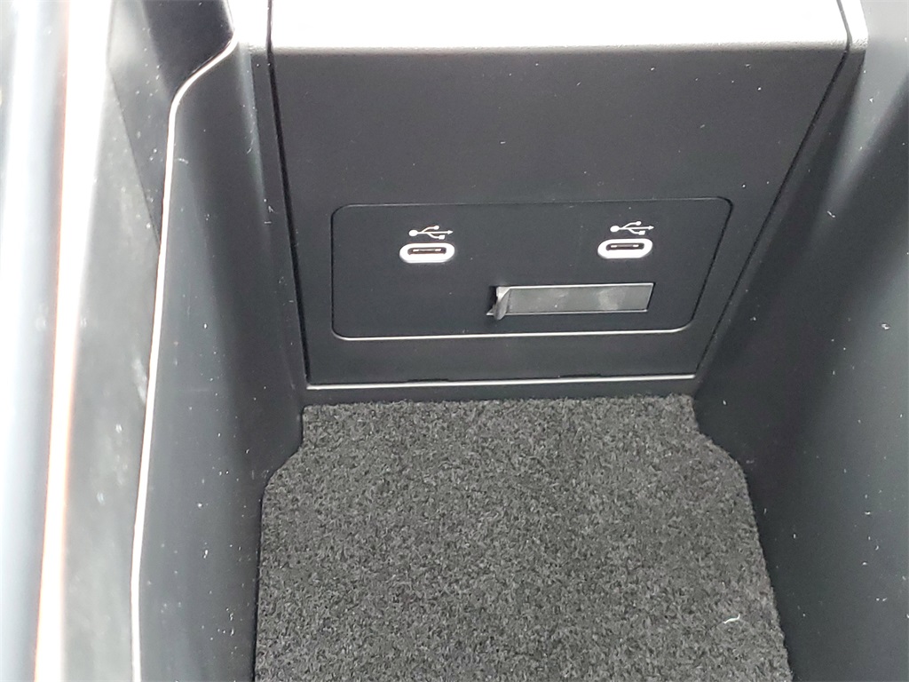Vehicle image 31 of 32