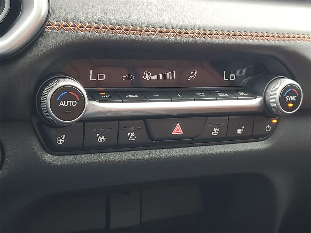 Vehicle image 26 of 32