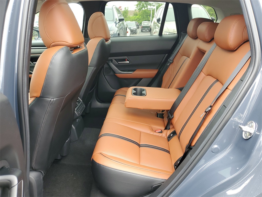 Vehicle image 14 of 32