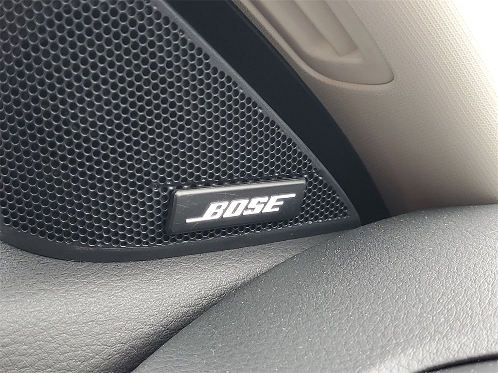 Vehicle image 13 of 32