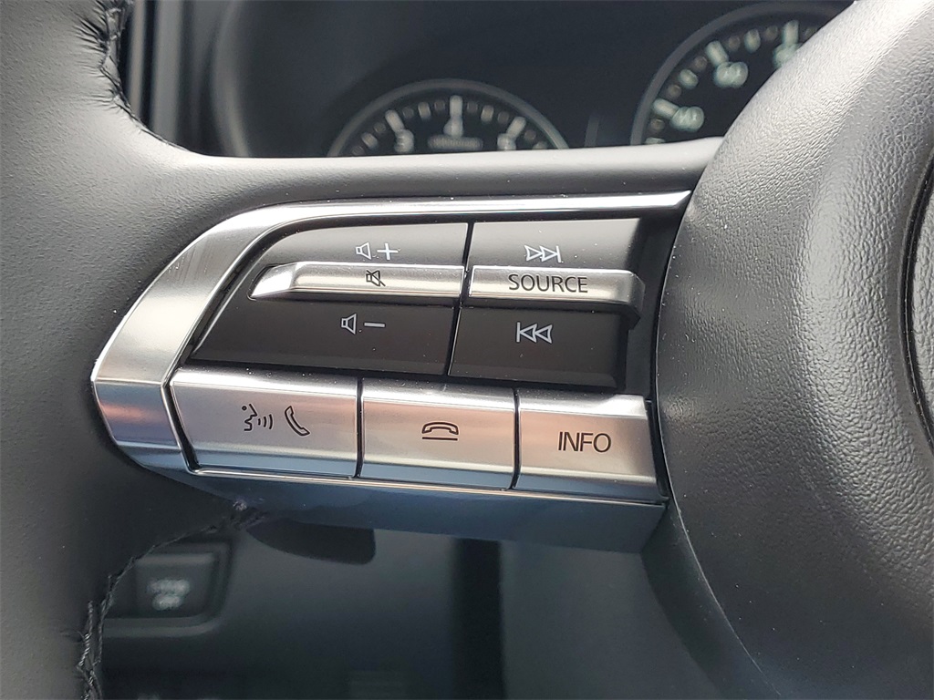 Vehicle image 21 of 32