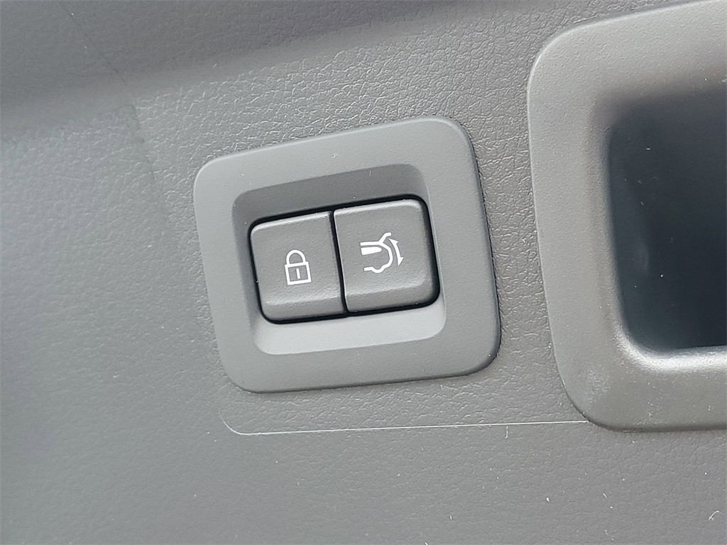 Vehicle image 9 of 32