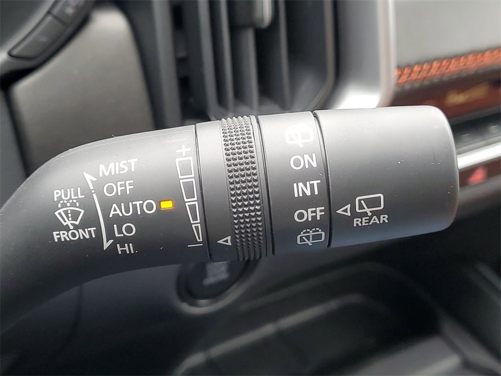 Vehicle image 23 of 32
