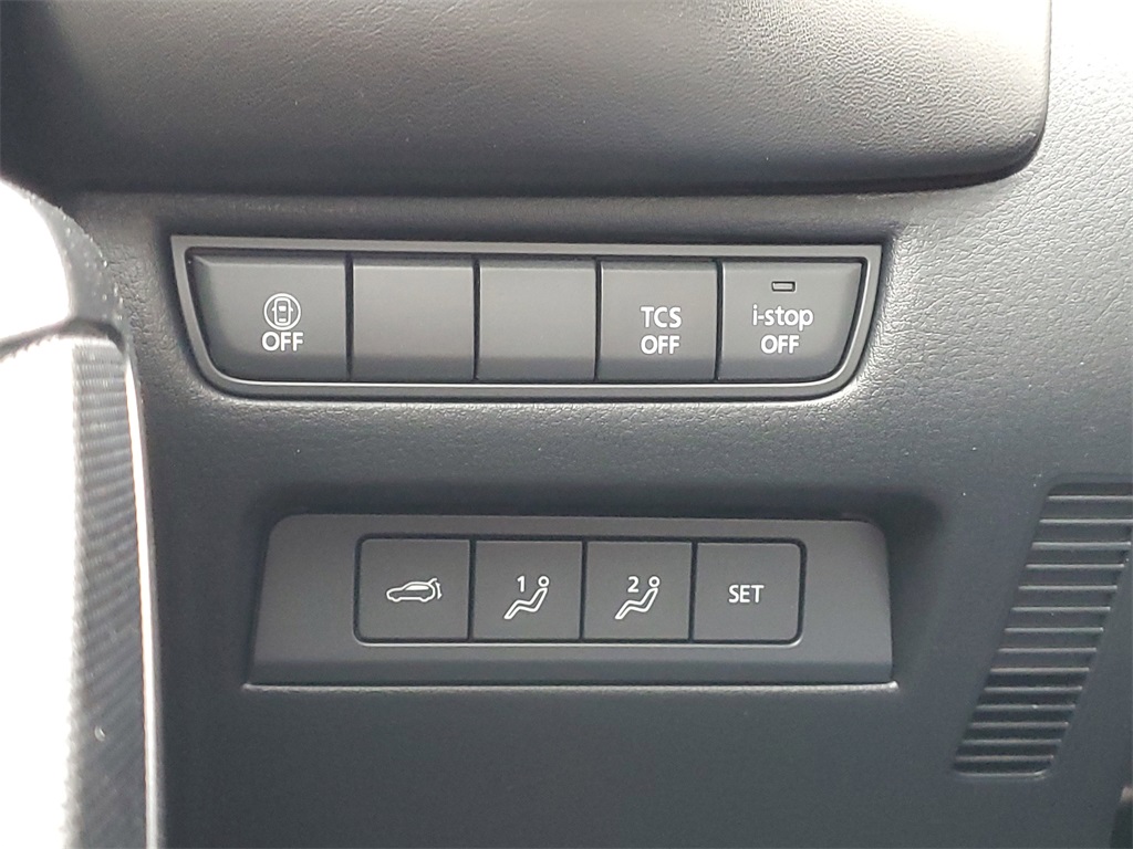 Vehicle image 19 of 32