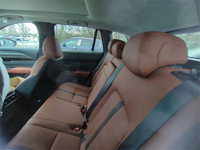 Vehicle image 7 of 8