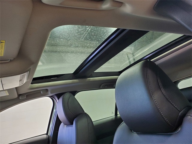Vehicle image 16 of 30
