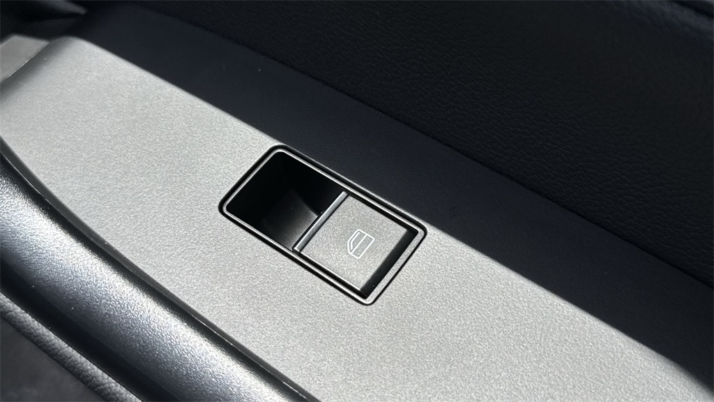 Vehicle image 56 of 59