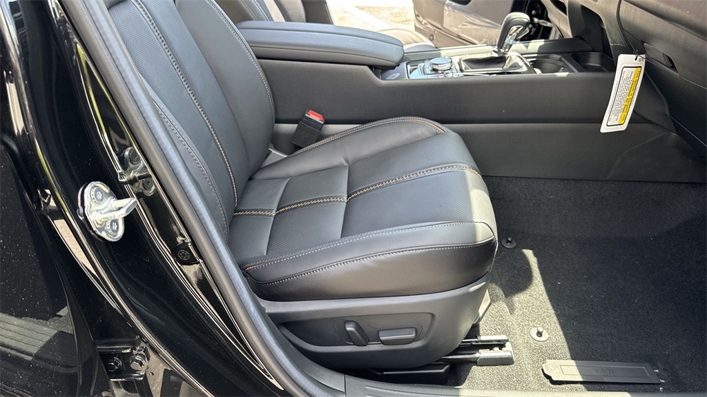 Vehicle image 33 of 59