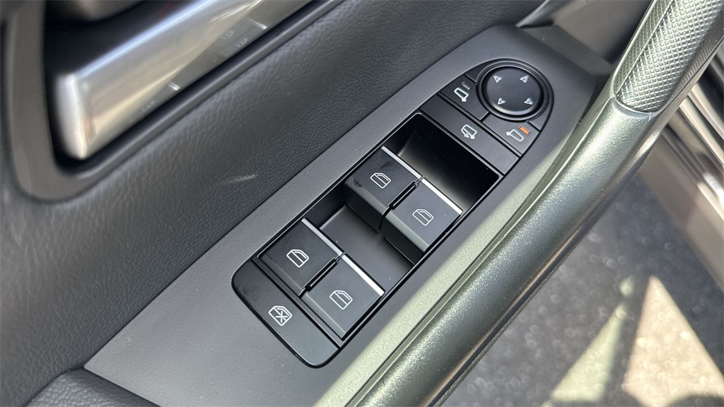 Vehicle image 55 of 59