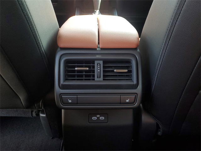 Vehicle image 11 of 30