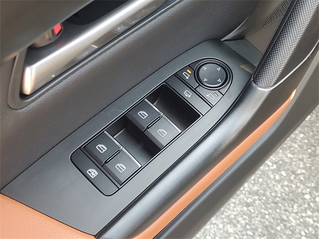 Vehicle image 14 of 30