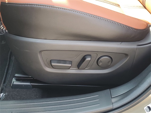 Vehicle image 17 of 30