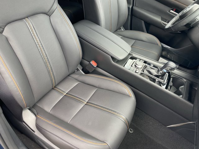 Vehicle image 9 of 19