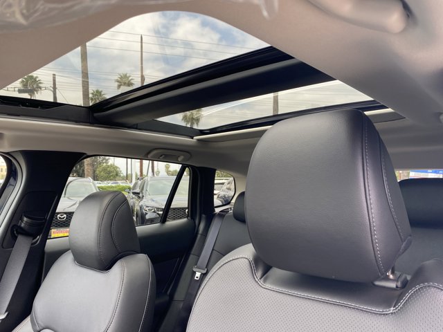 Vehicle image 17 of 19