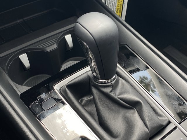 Vehicle image 16 of 19