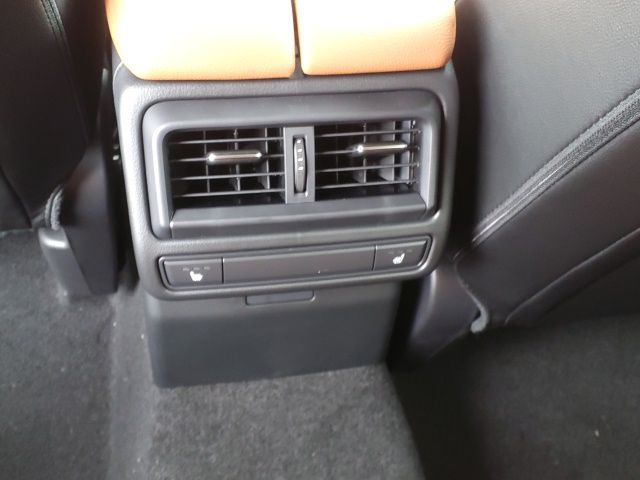 Vehicle image 19 of 24