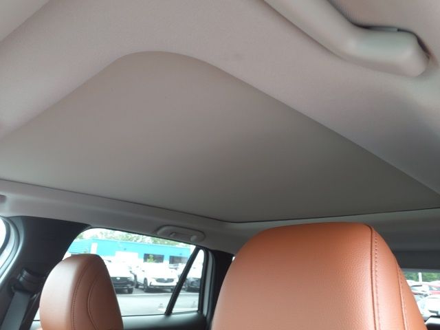 Vehicle image 10 of 24