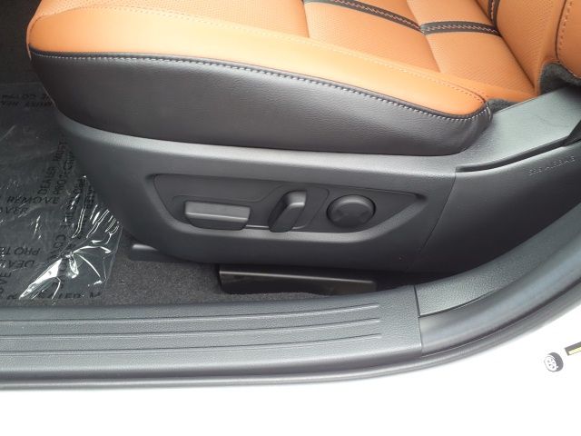 Vehicle image 23 of 24