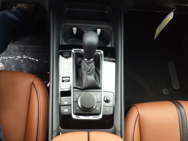 Vehicle image 15 of 24