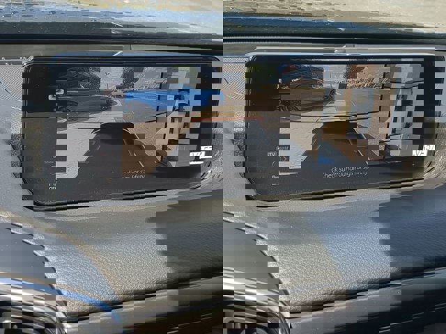 Vehicle image 15 of 28