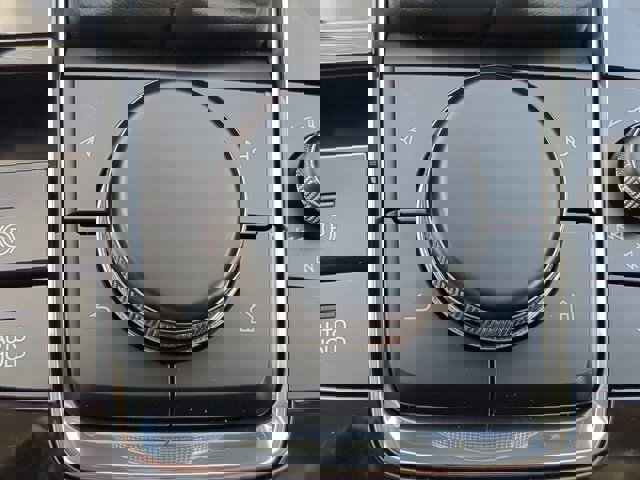 Vehicle image 24 of 28