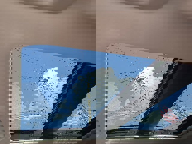 Vehicle image 27 of 28