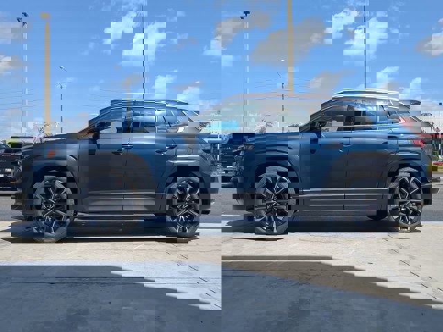 Vehicle image 8 of 28