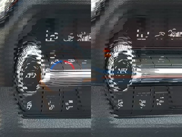 Vehicle image 18 of 28