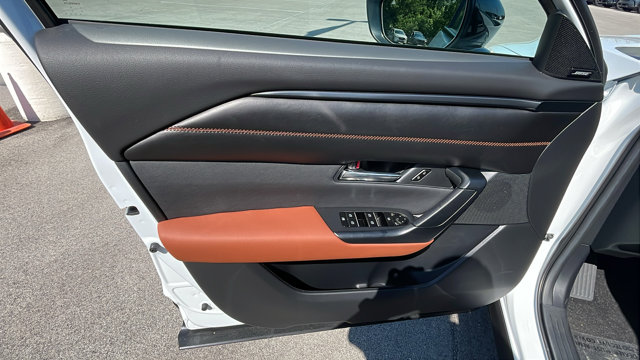 Vehicle image 26 of 47
