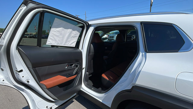 Vehicle image 35 of 47