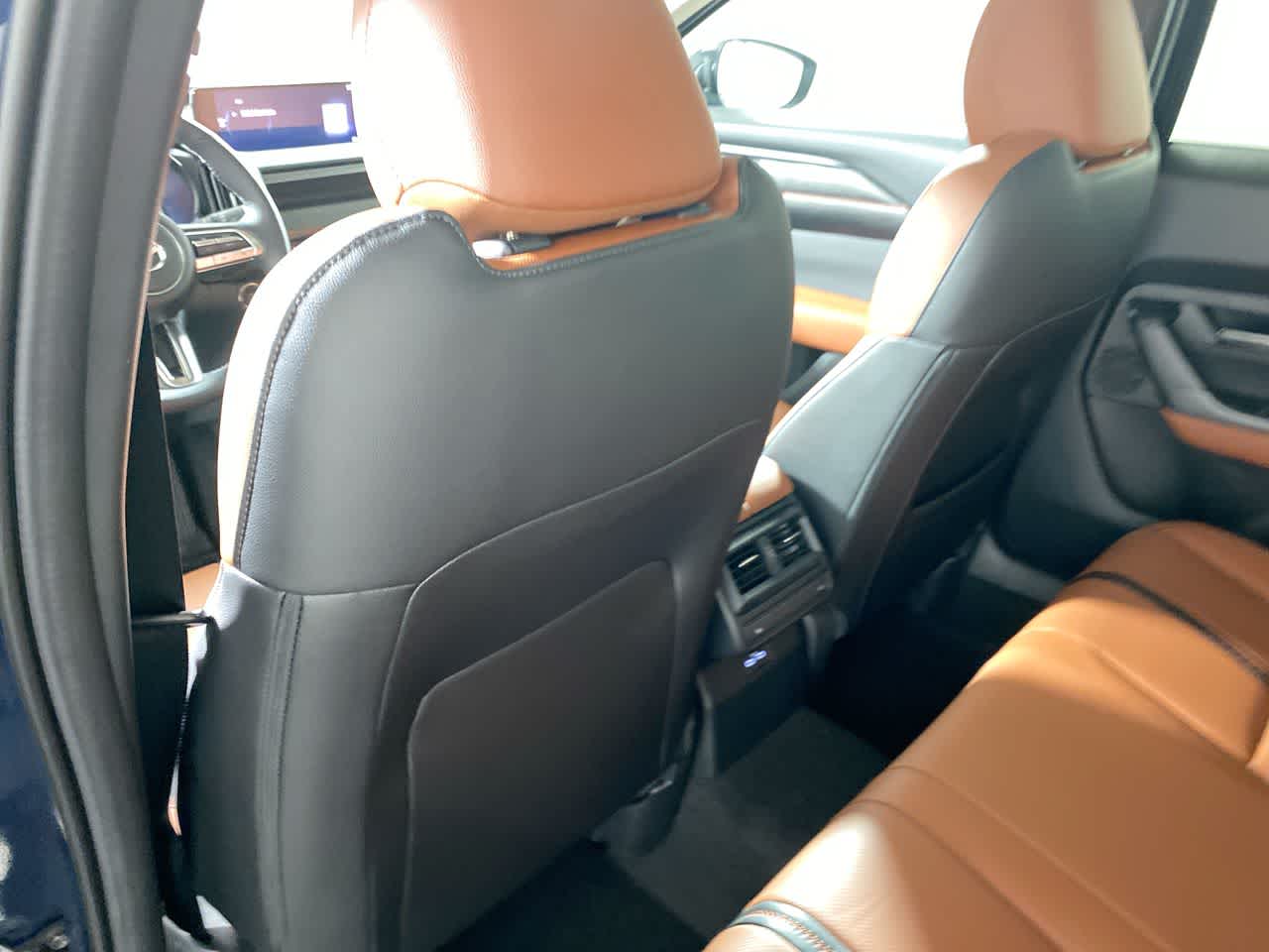 Vehicle image 21 of 35