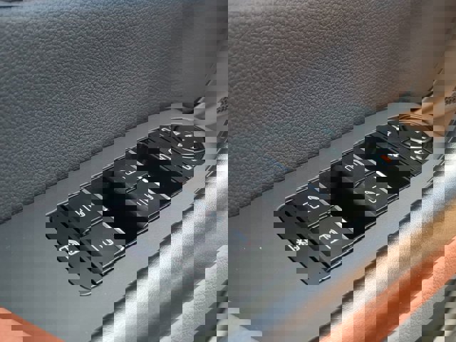 Vehicle image 26 of 29