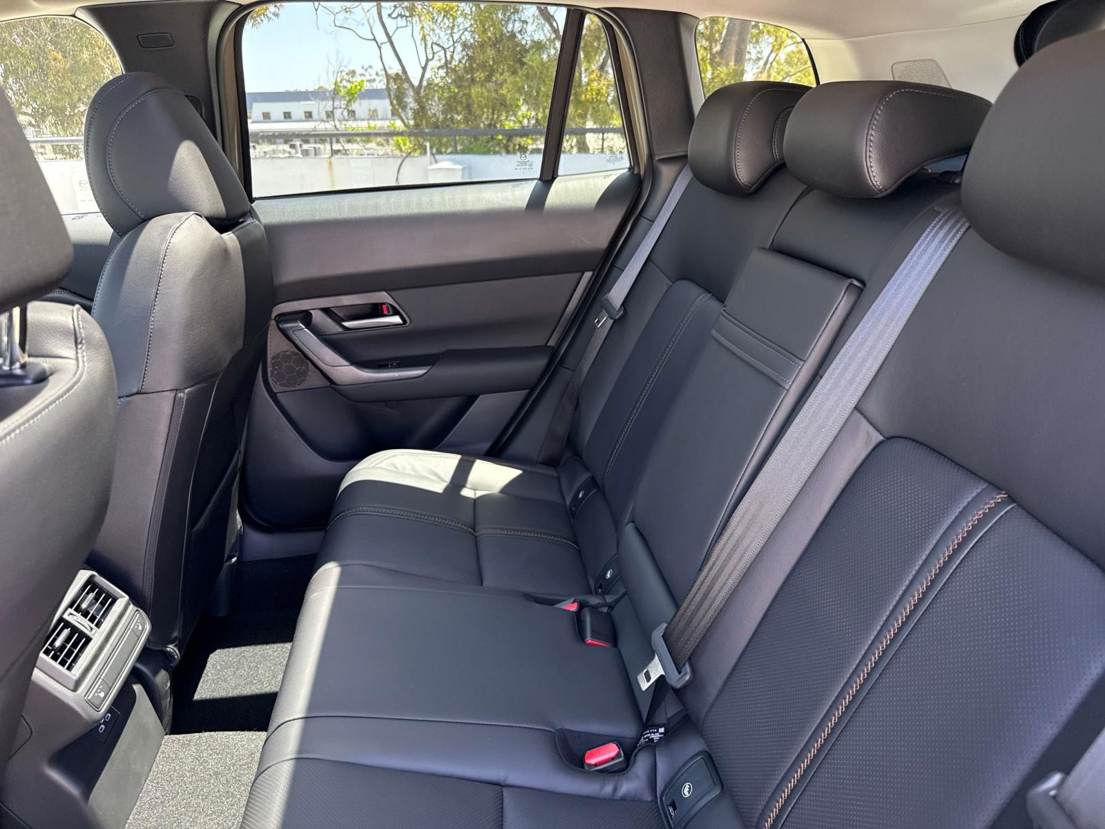Vehicle image 11 of 15