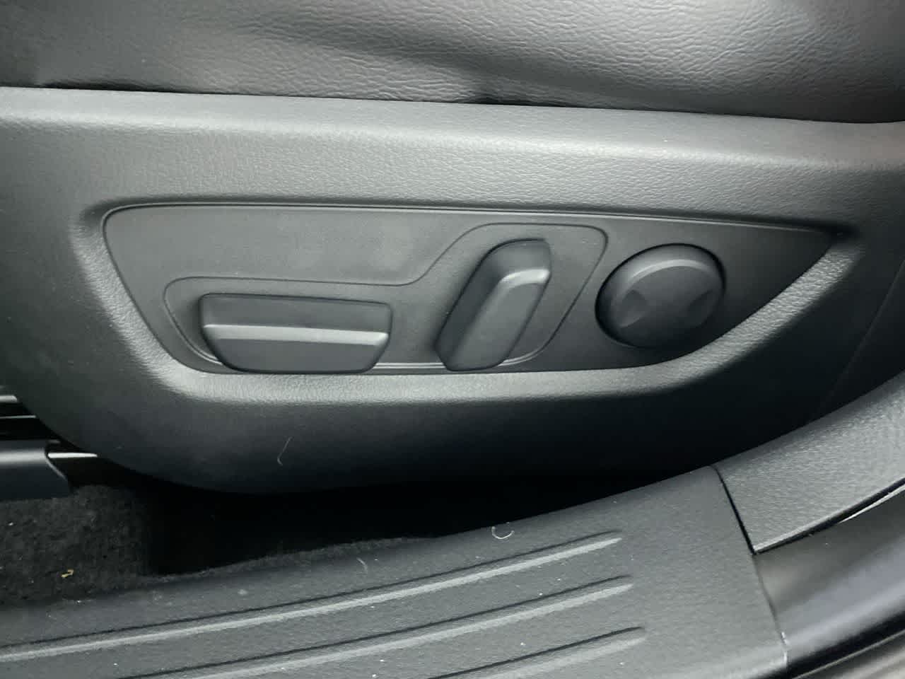 Vehicle image 32 of 35