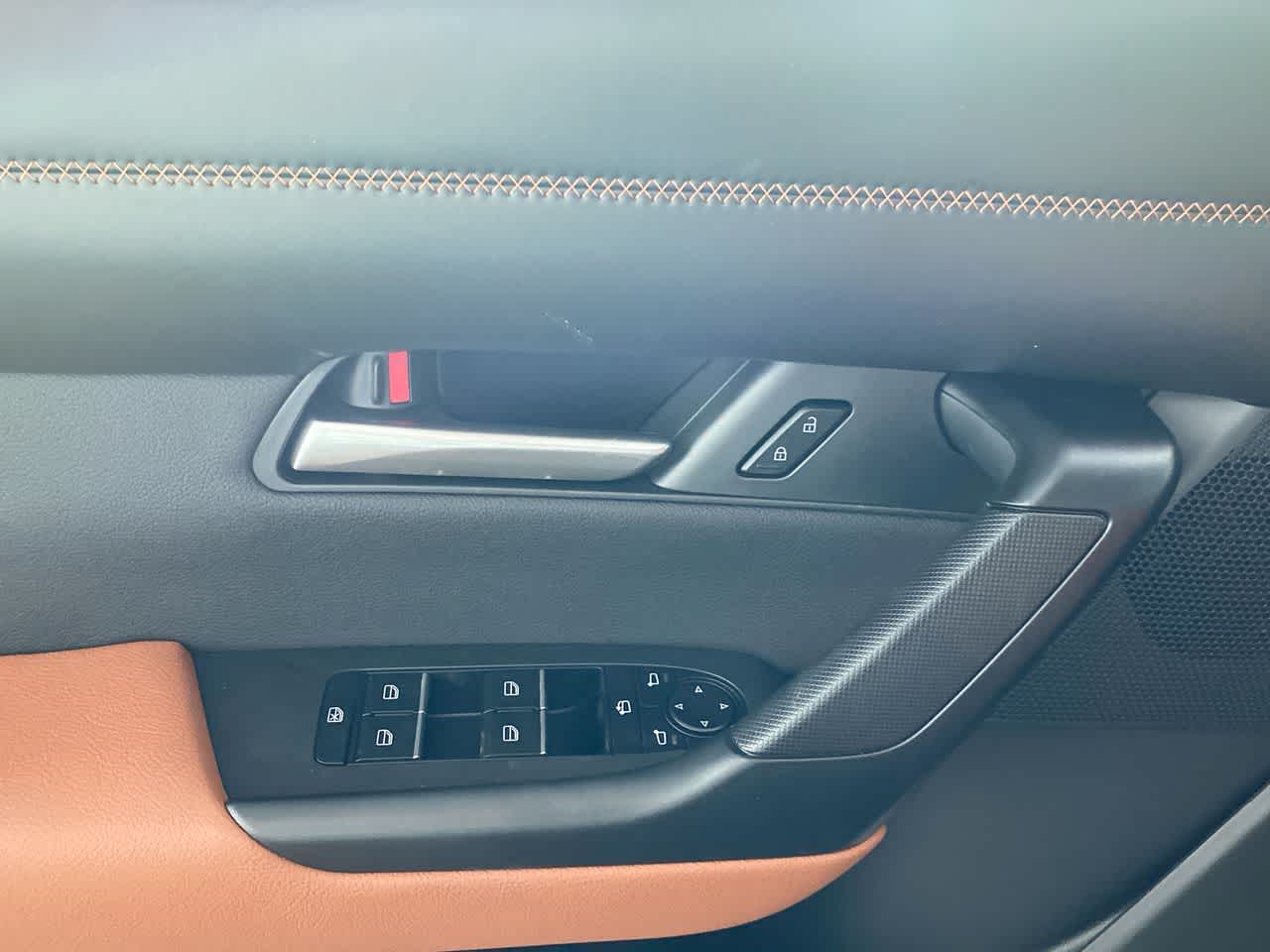 Vehicle image 31 of 35