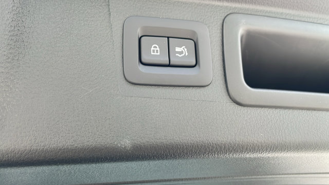 Vehicle image 28 of 41
