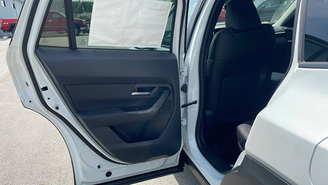 Vehicle image 17 of 41