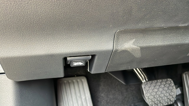 Vehicle image 33 of 41