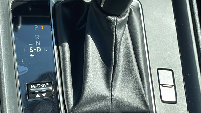 Vehicle image 32 of 42