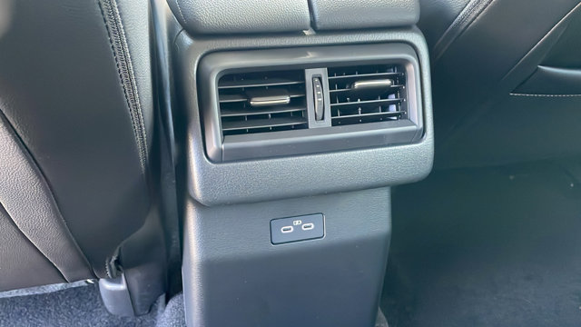 Vehicle image 30 of 42