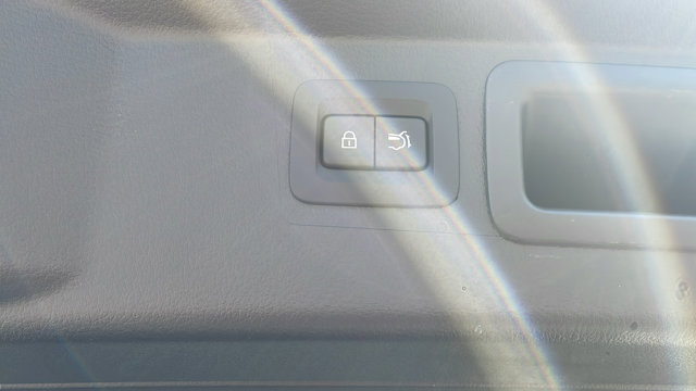 Vehicle image 31 of 42