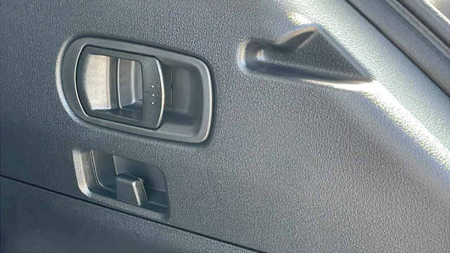 Vehicle image 33 of 42