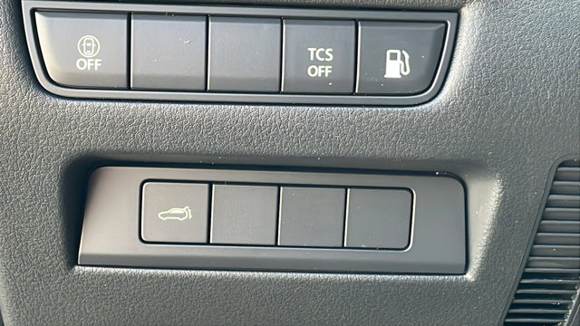 Vehicle image 25 of 42
