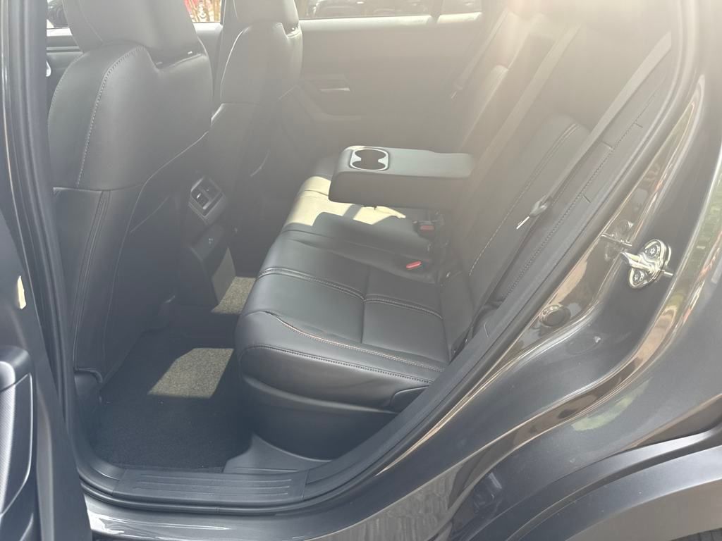 Vehicle image 25 of 40