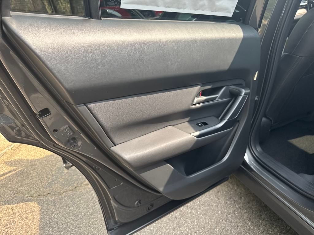 Vehicle image 34 of 40