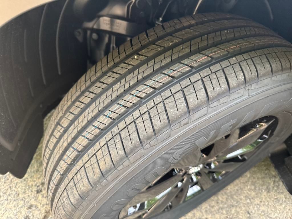 Vehicle image 28 of 40
