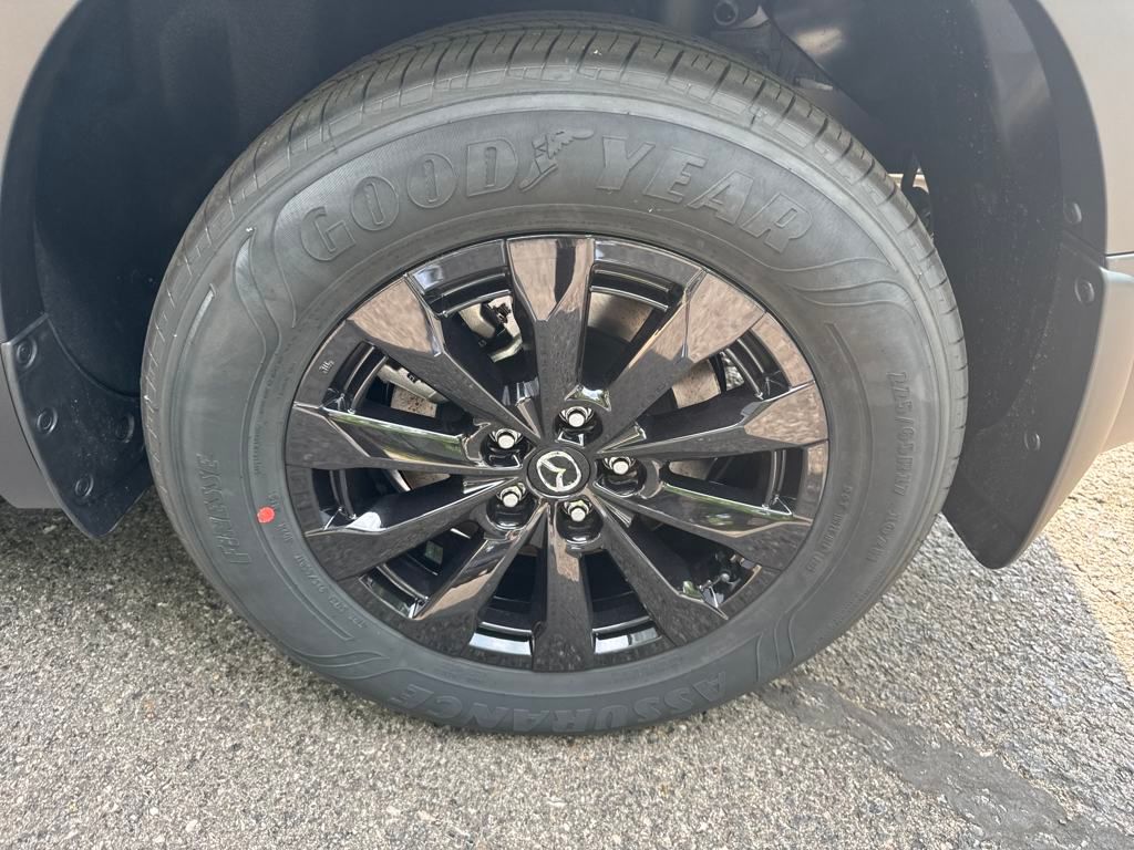 Vehicle image 27 of 40
