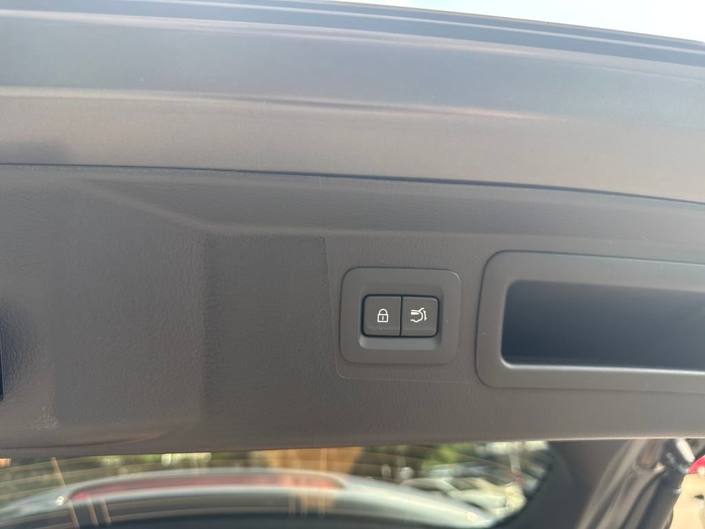 Vehicle image 39 of 40