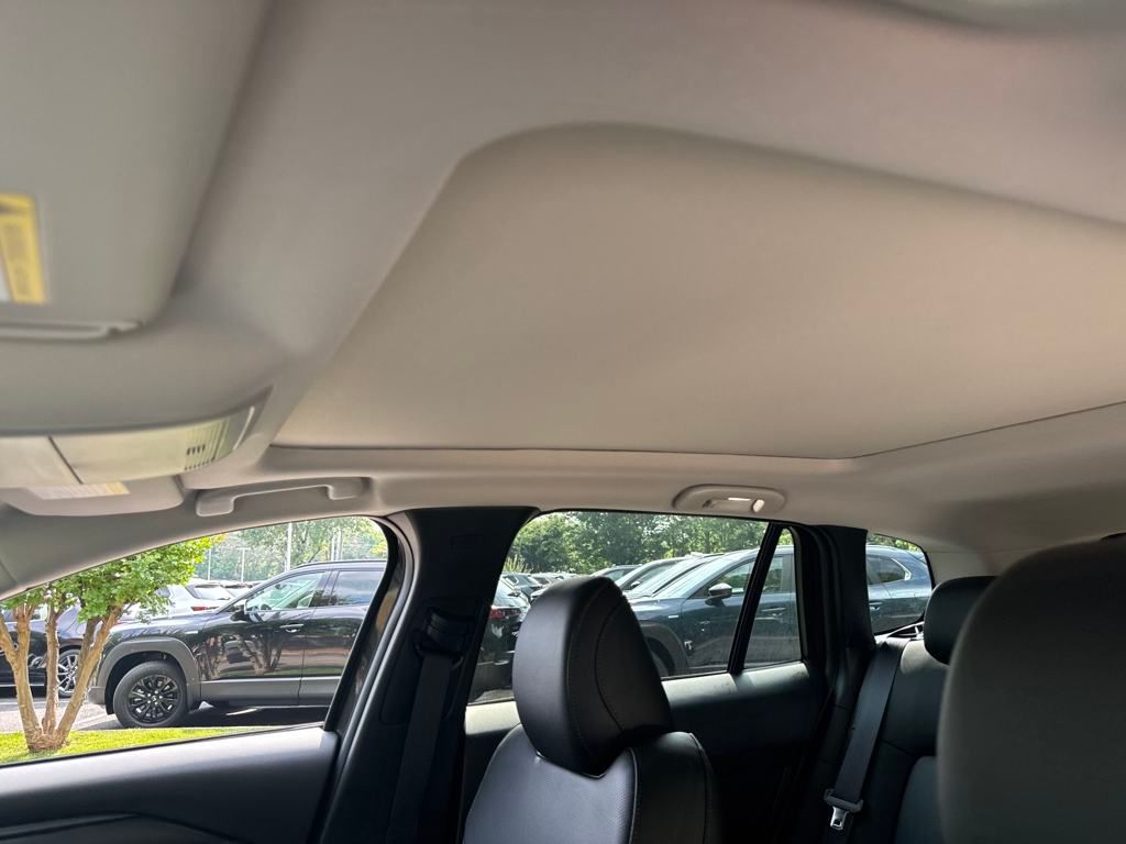 Vehicle image 21 of 40