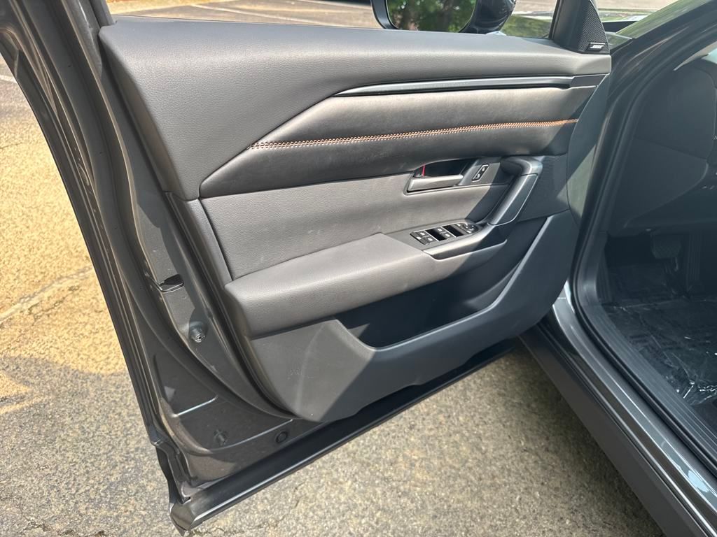 Vehicle image 10 of 40